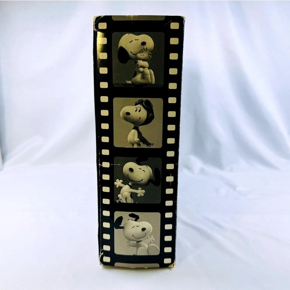 Boxed McDonalds Peanuts Snoopy Movie Ltd Edition 4 Pc Collector Monochrome 2015